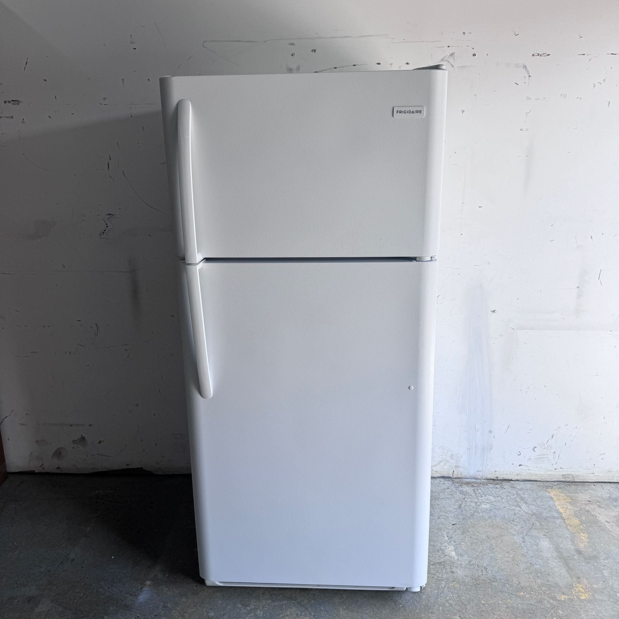 Frigidaire-Top-and-Bottom-Refrigerator-with-Ice-maker Frigidaire-Top-and-Bottom-Refrigerator-with-Ice-maker